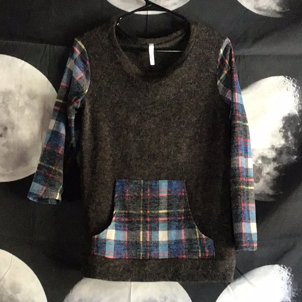 Line6ix Size S Gray and Blue Plaid Sweater